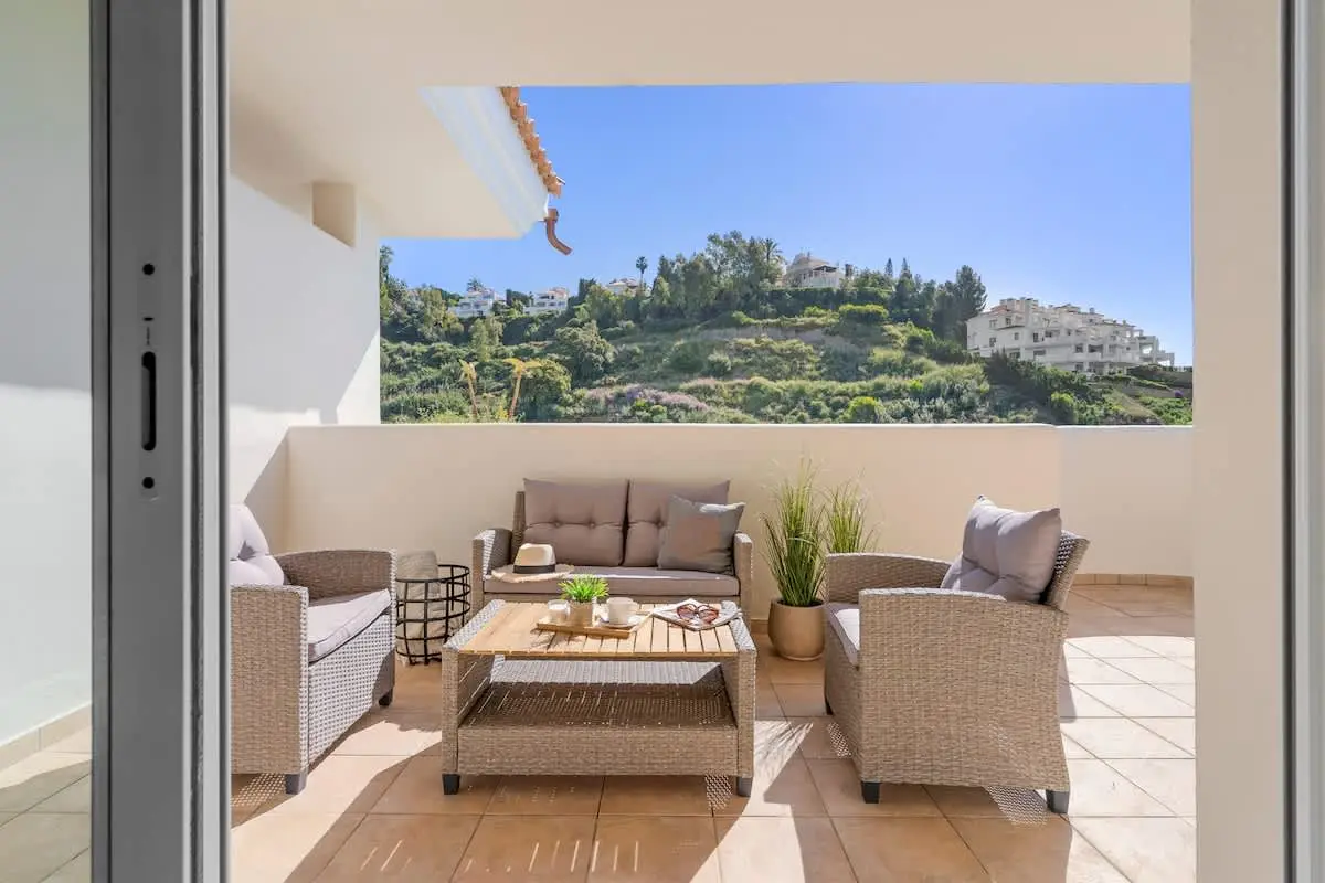Aloha Hills Club apartment in Marbella with pool
