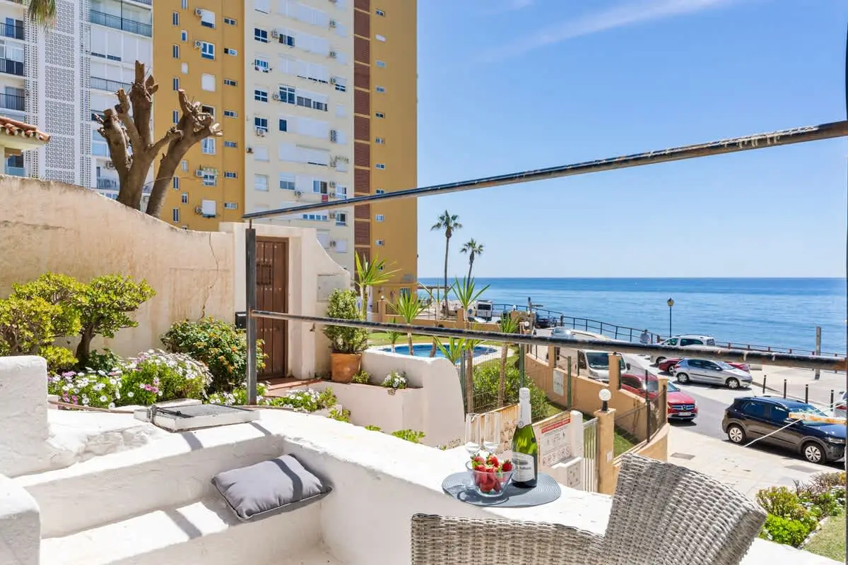 Beachfront Calahonda apartment - Ref 89