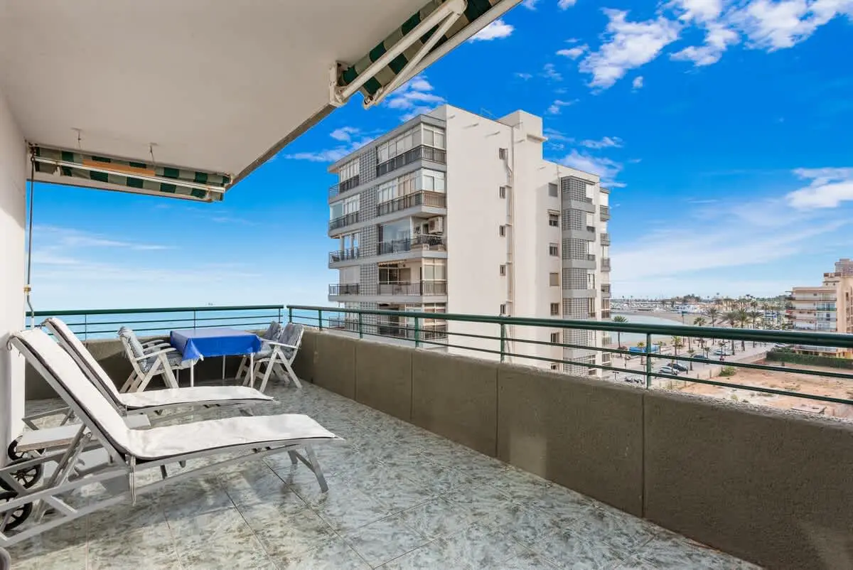 Cozy Beachfront Apartment - Ref 25