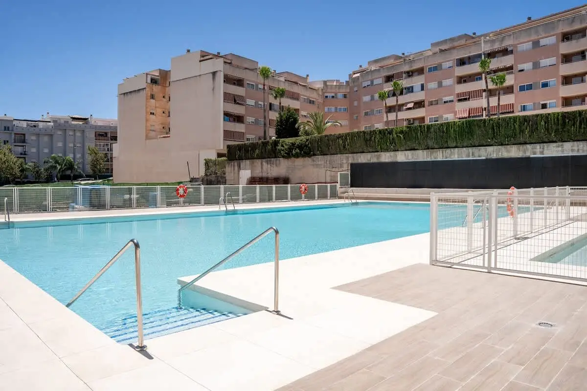 Holiday Home with Pool - Ref 251
