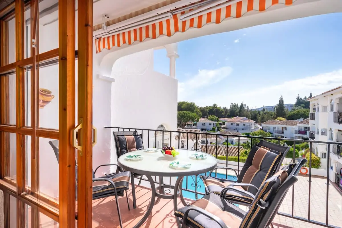 Lovely Apt with Pool - Ref 07