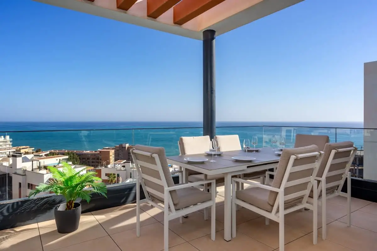 Mediterranean Views Apartment in Exclusive El Higueron