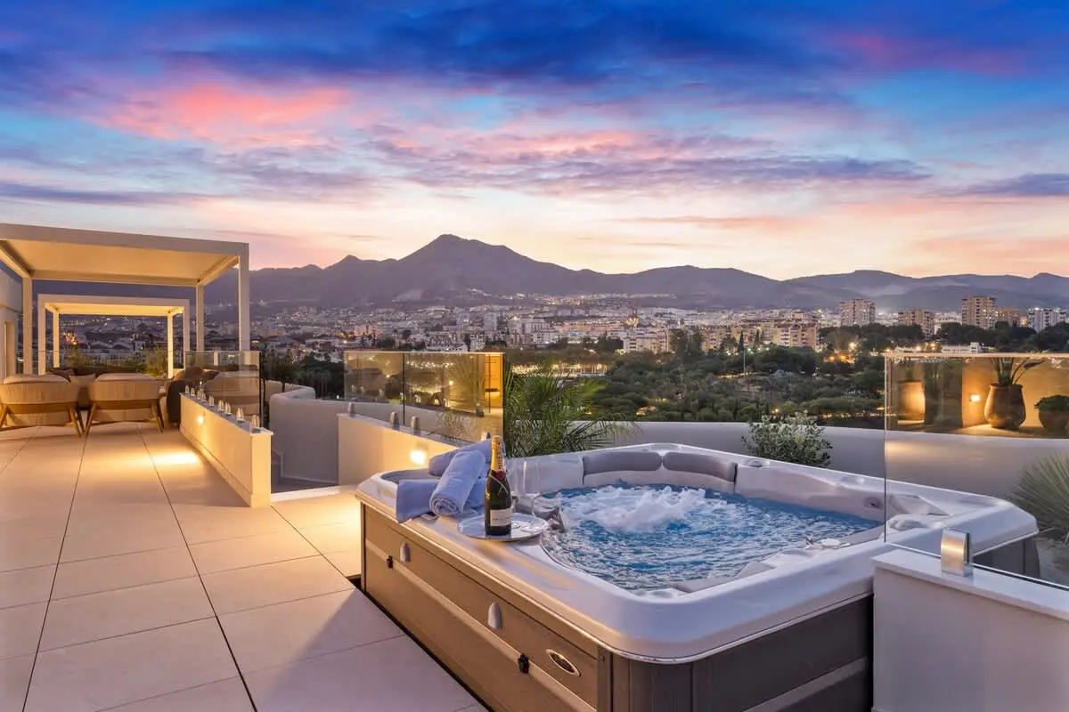 Penthouse with Pool - Ref 214