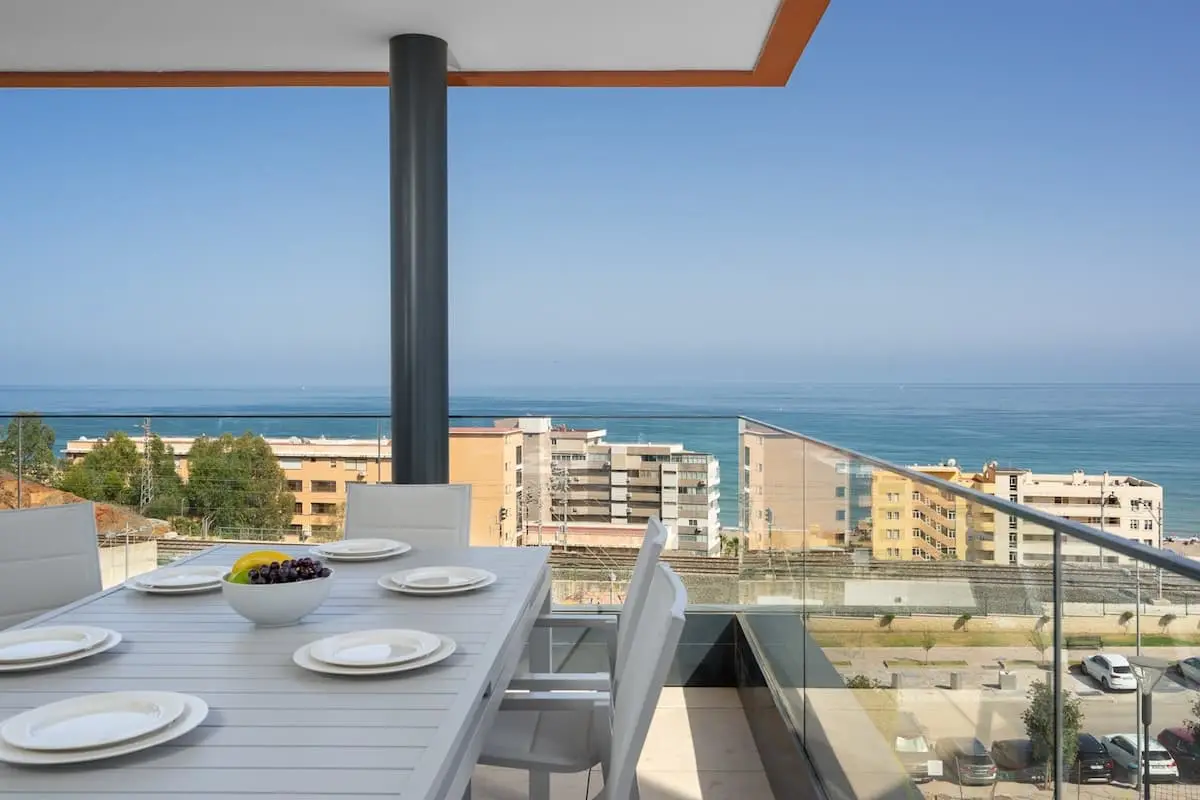 Modern Apartment w/ Pool & Gym Near Beach Access