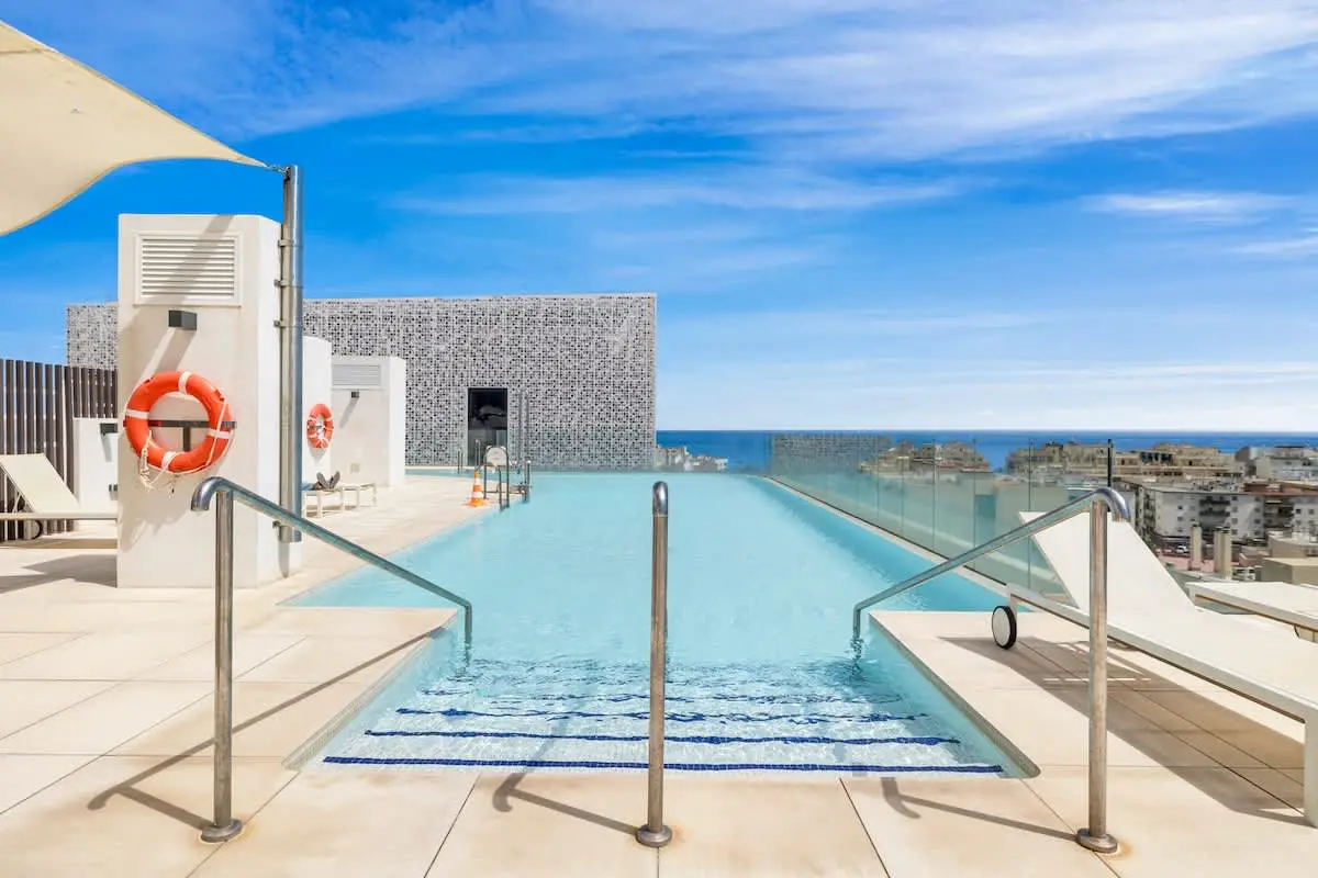 Stunning Infinity Pool apt - Ref M44