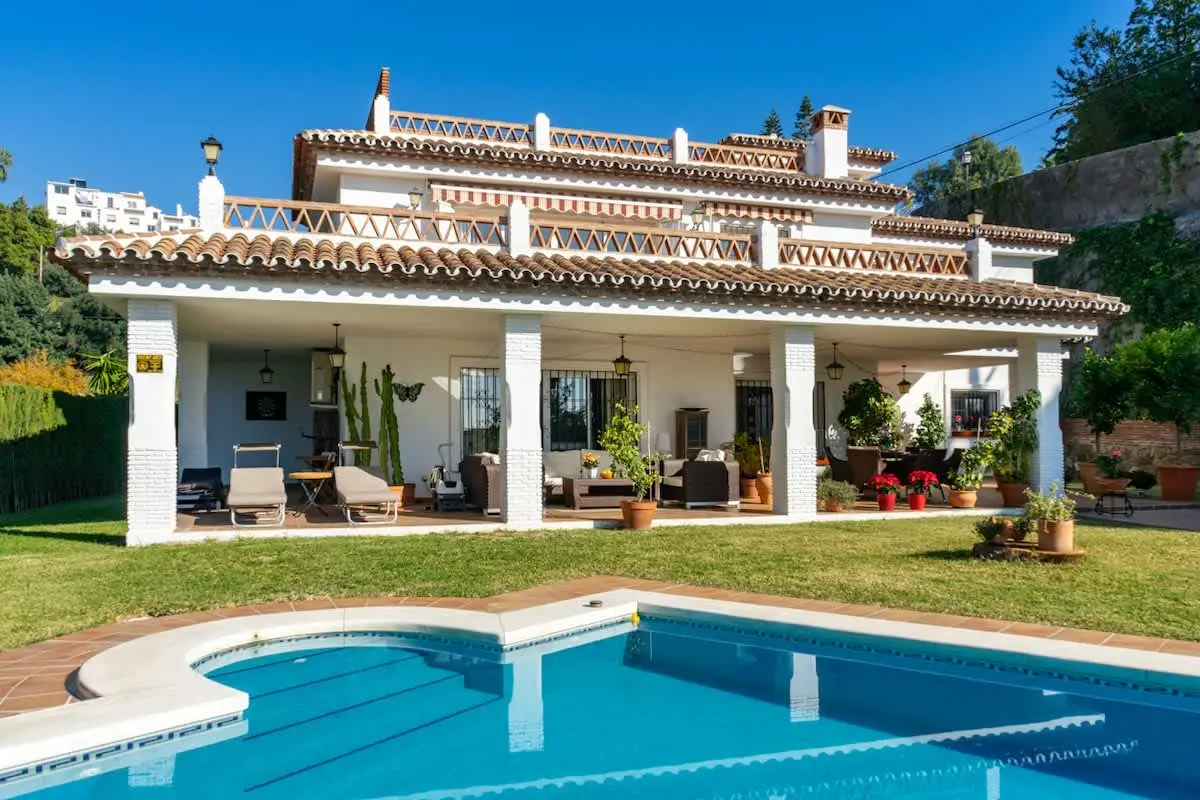 Stunning villa with pool - Ref 41