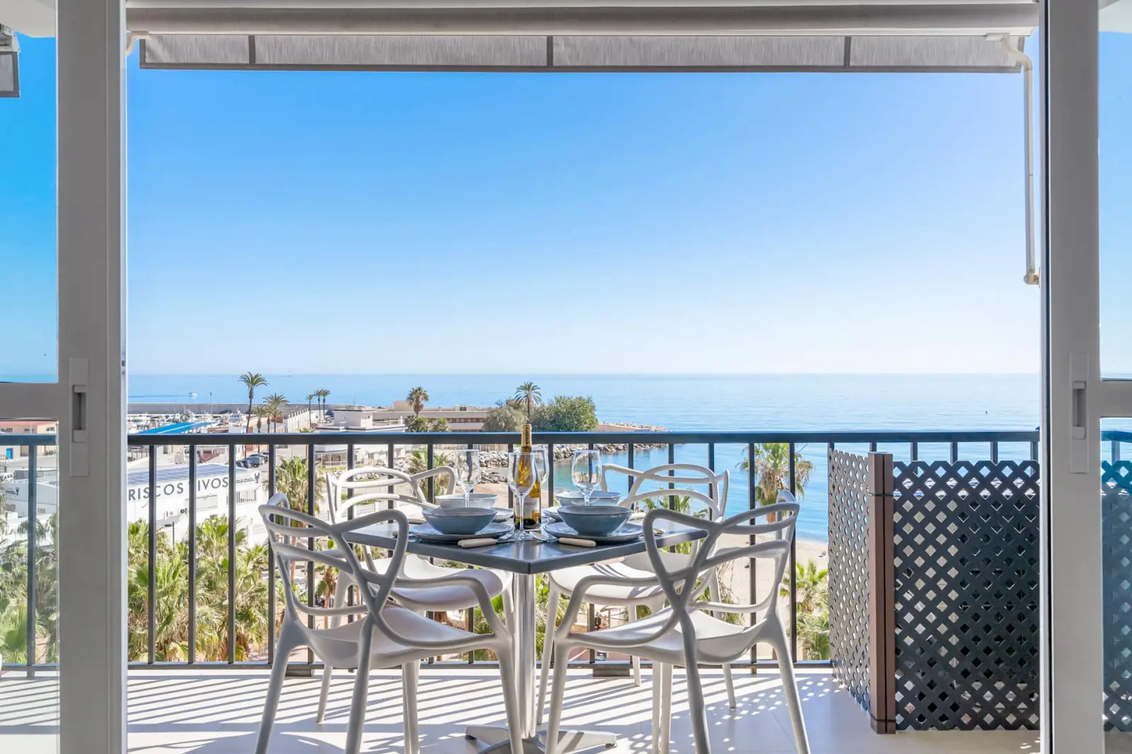 Sunlit seaview apartment in the heart of Fuengirola - ref 11